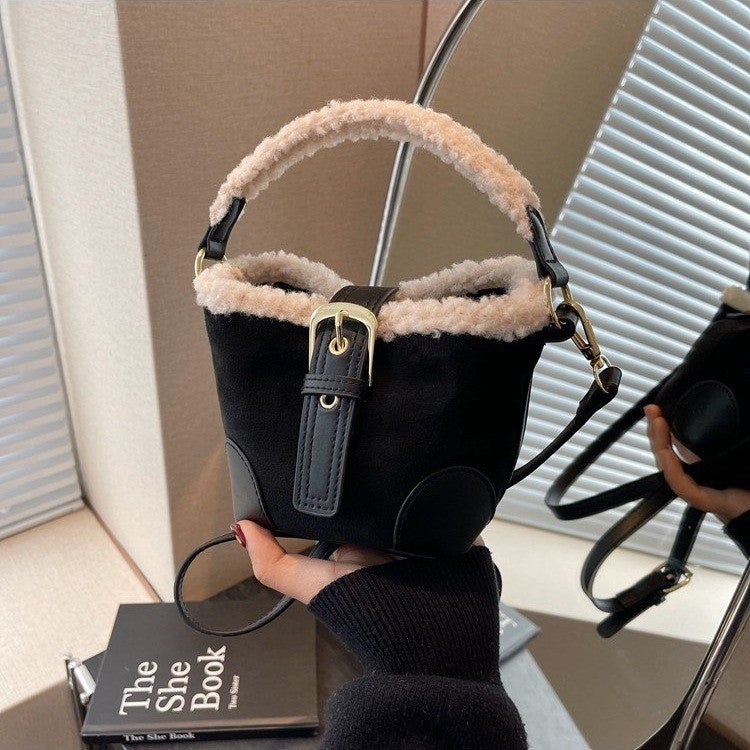 Women’s Retro Plush Crossbody Shoulder Bag – Stylish & Versatile Handbag