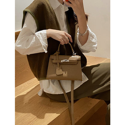 Trendy French Niche Women’s Handbag with Stone Pattern – Chic & Stylish Accessory