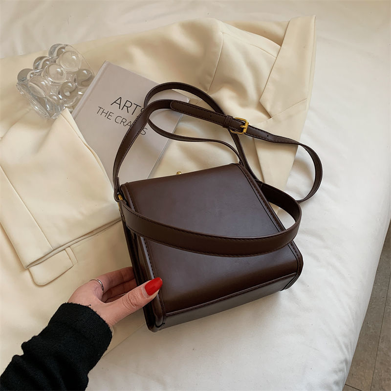 Retro-Inspired Fashionable Women's Bag – Stylish Personality Statement Purse