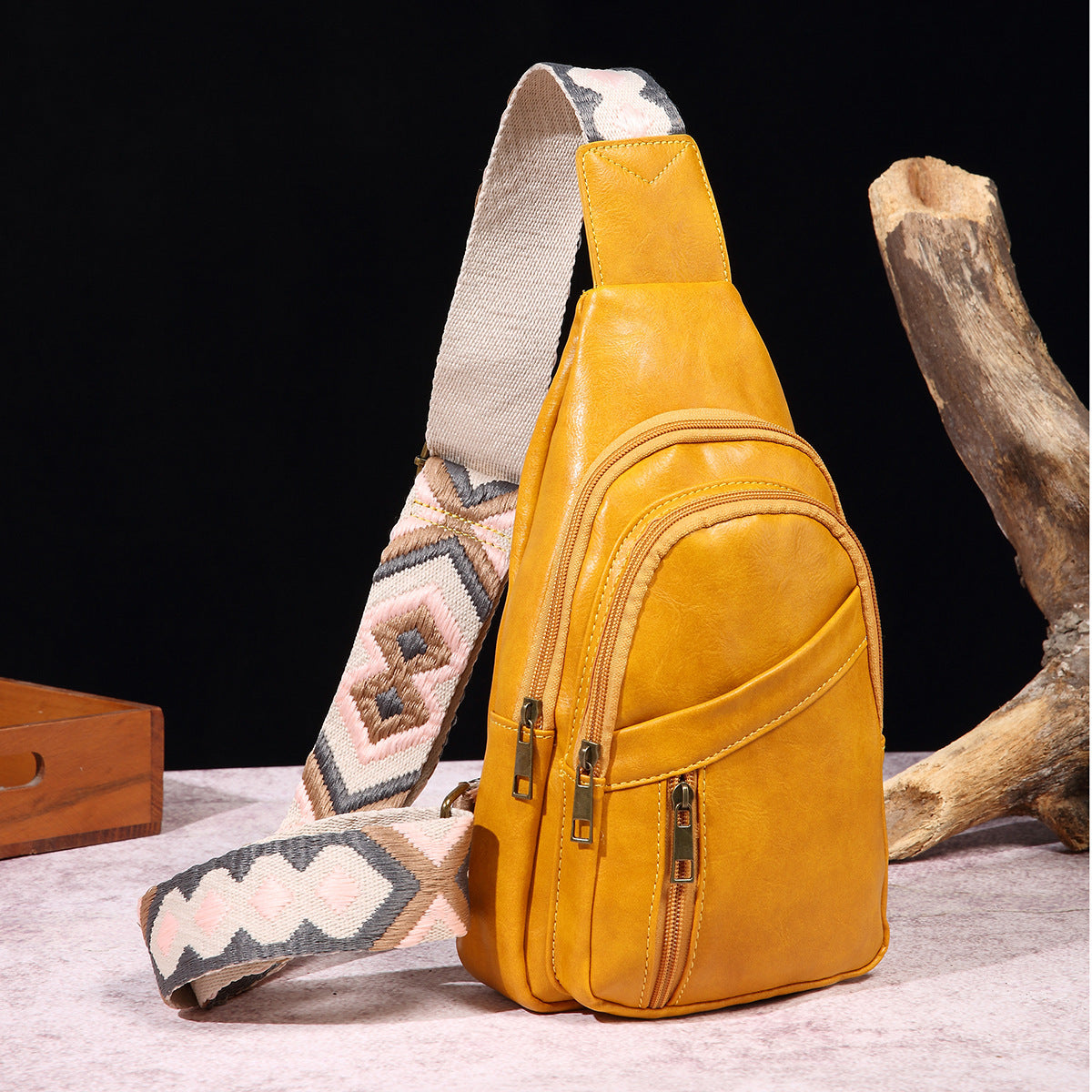 European & American Retro Casual Women’s Chest Bag – Stylish Everyday Crossbody