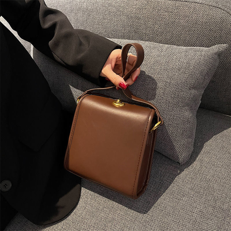 Retro-Inspired Fashionable Women's Bag – Stylish Personality Statement Purse