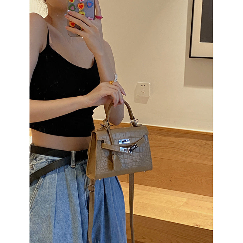 Trendy French Niche Women’s Handbag with Stone Pattern – Chic & Stylish Accessory