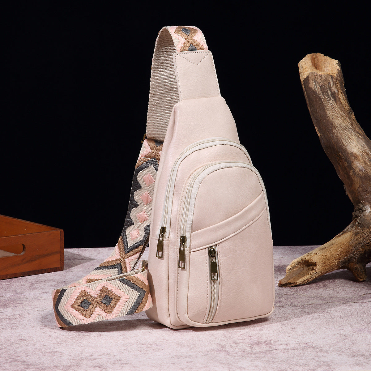 European & American Retro Casual Women’s Chest Bag – Stylish Everyday Crossbody